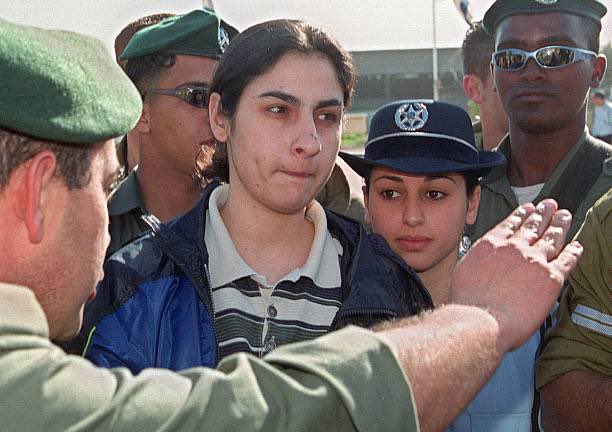 2001 Live tweet media