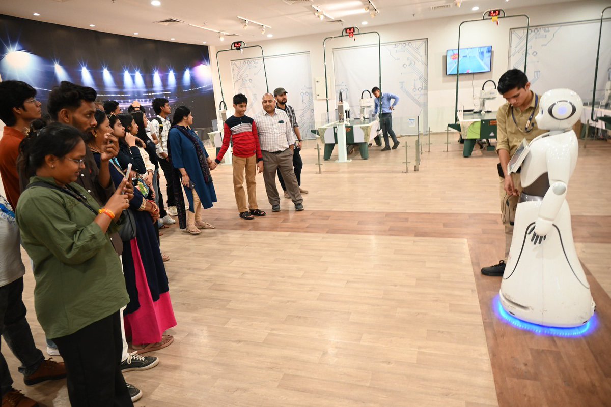 GujScienceCity's tweet image. વિજ્ઞાન હવે બોરિંગ નથી!
ગુજરાત સાયન્સ સિટીમાં દરેક એક્ઝિબિટ તમને વિચારવા, સમજવા અને ખુદ અજમાવવા માટે પ્રેરિત કરે છે. આવો, જુઓ, સમજો… અને વિજ્ઞાન સાથે મજાનો અનોખો અનુભવ માણો!
#ScienceIsFun #ExploreAhmedabad #Edutainment #KidsLearning @PMOIndia @CMOGuj @GovernorofGuj @IndiaDST