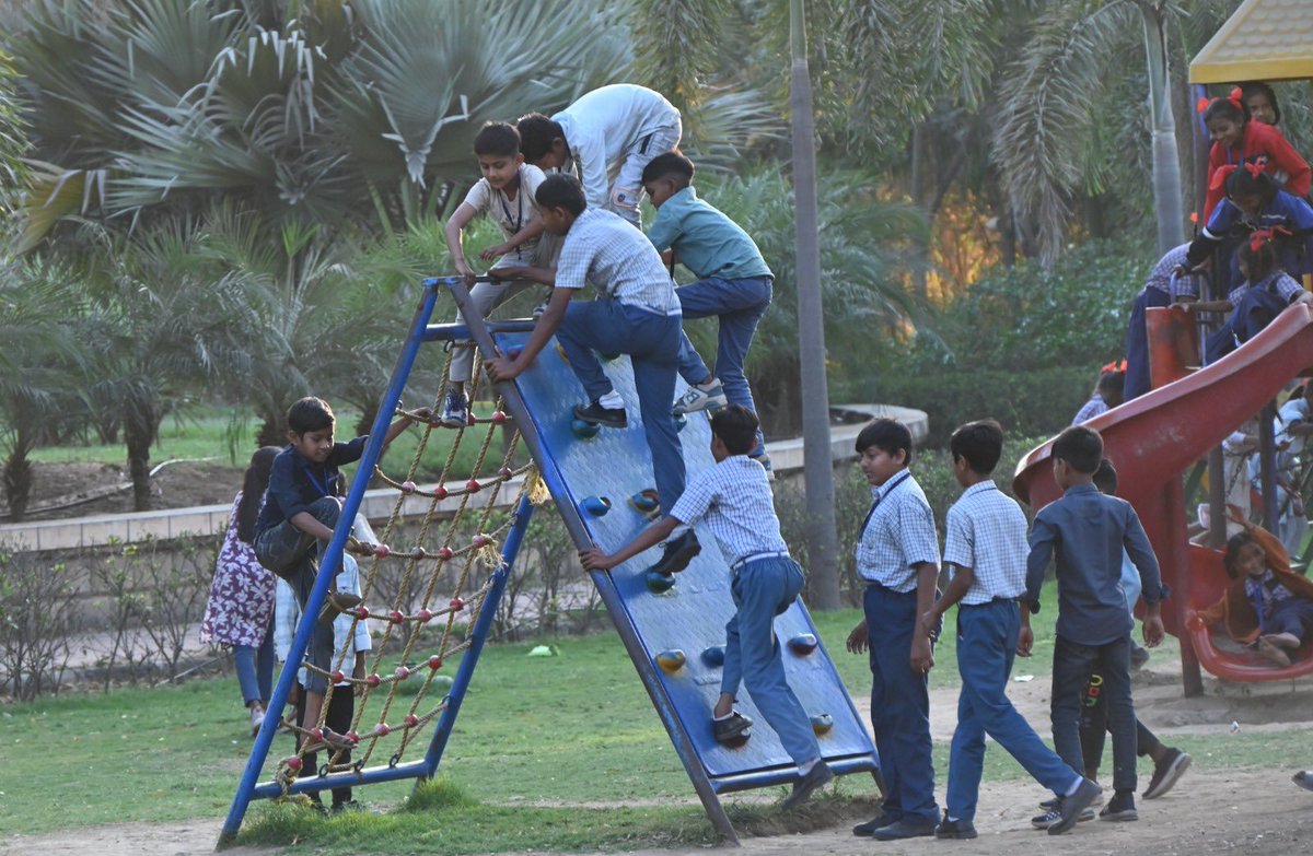 GujScienceCity's tweet image. વિજ્ઞાન હવે બોરિંગ નથી!
ગુજરાત સાયન્સ સિટીમાં દરેક એક્ઝિબિટ તમને વિચારવા, સમજવા અને ખુદ અજમાવવા માટે પ્રેરિત કરે છે. આવો, જુઓ, સમજો… અને વિજ્ઞાન સાથે મજાનો અનોખો અનુભવ માણો!
#ScienceIsFun #ExploreAhmedabad #Edutainment #KidsLearning @PMOIndia @CMOGuj @GovernorofGuj @IndiaDST