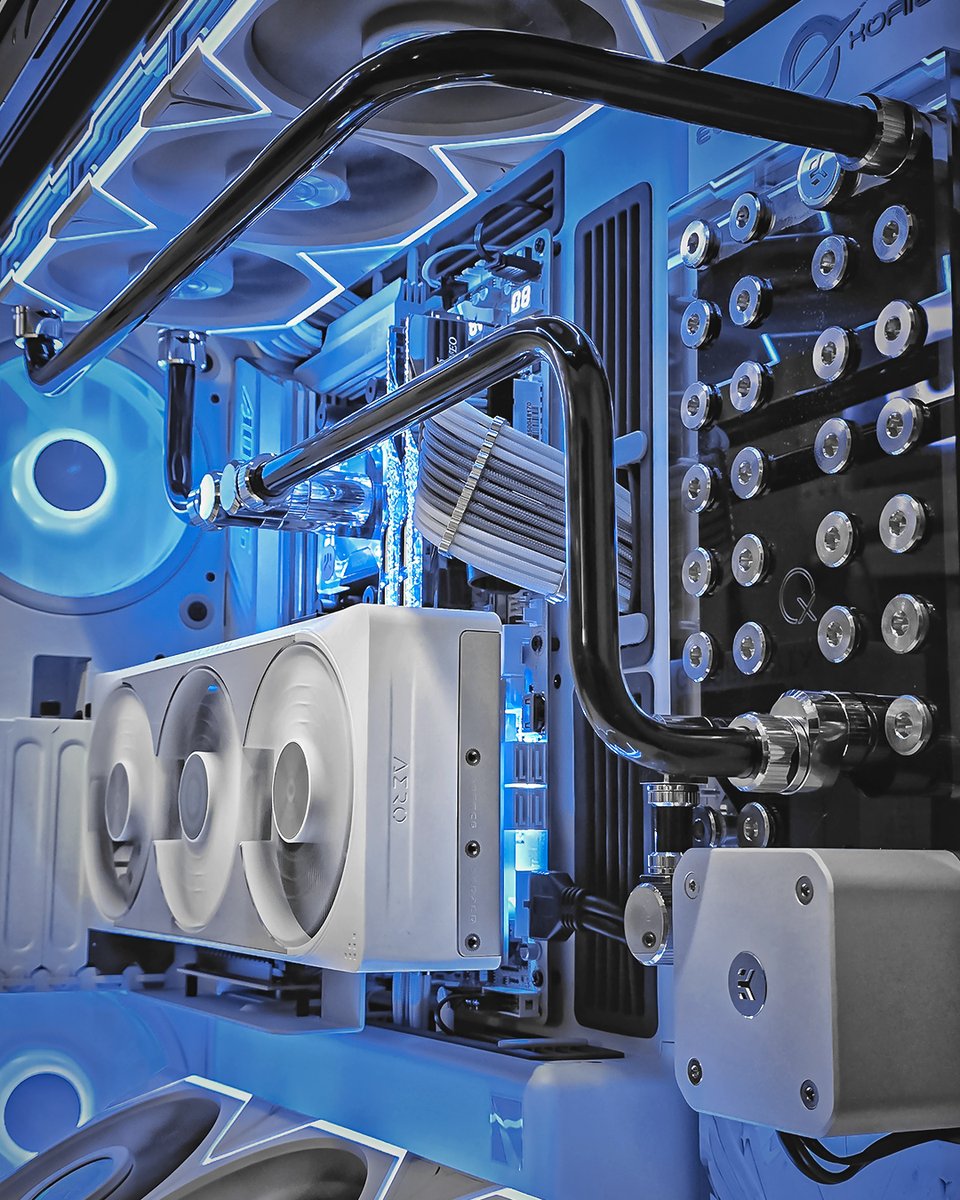 GIGABYTE_DE's tweet image. GIGABYTE AORUS AERO GiMATE AI TOP GAMING POWER 😎

GIGABYTE X870E AORUS PRO ICE
GIGABYTE GeForce RTX™ 5080 AERO OC SFF 16G

Dank an 💘🛠📸🎥💻: @ ExtremePCBuildingCommunity  @ aorus_czsk

#GIGABYTE #AORUS #pc #pcgaming #aripc #gaming #ExtremePCBuildingCommunity