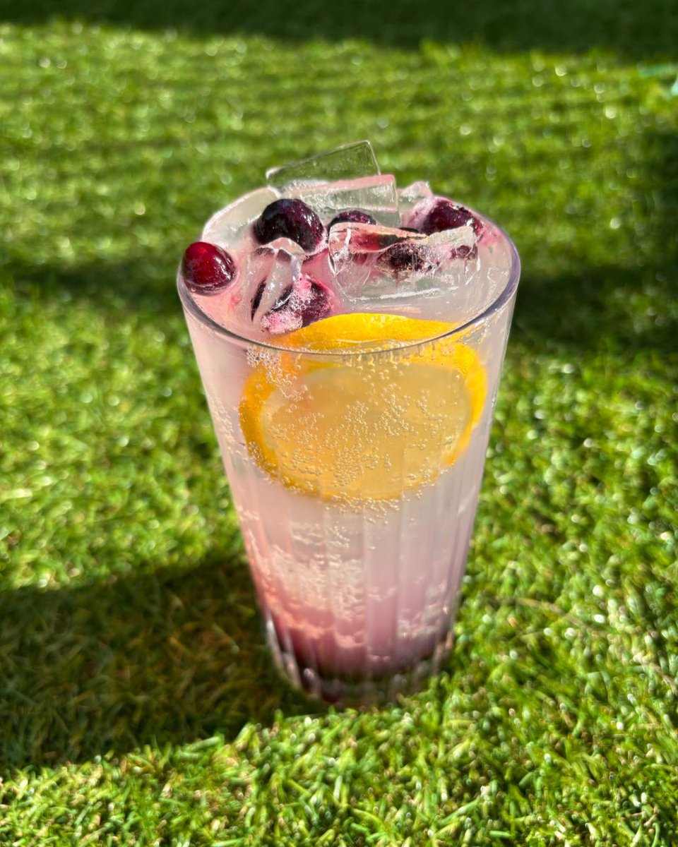 The sun in shining! 😎🍋 
Don't miss our NEW and incredibly refreshing Blueberry Cloudy Lemonade, available now for a limited time... exclusively at 📍 #ProjectCoffee #TadpoleGardenVillage #Swindon