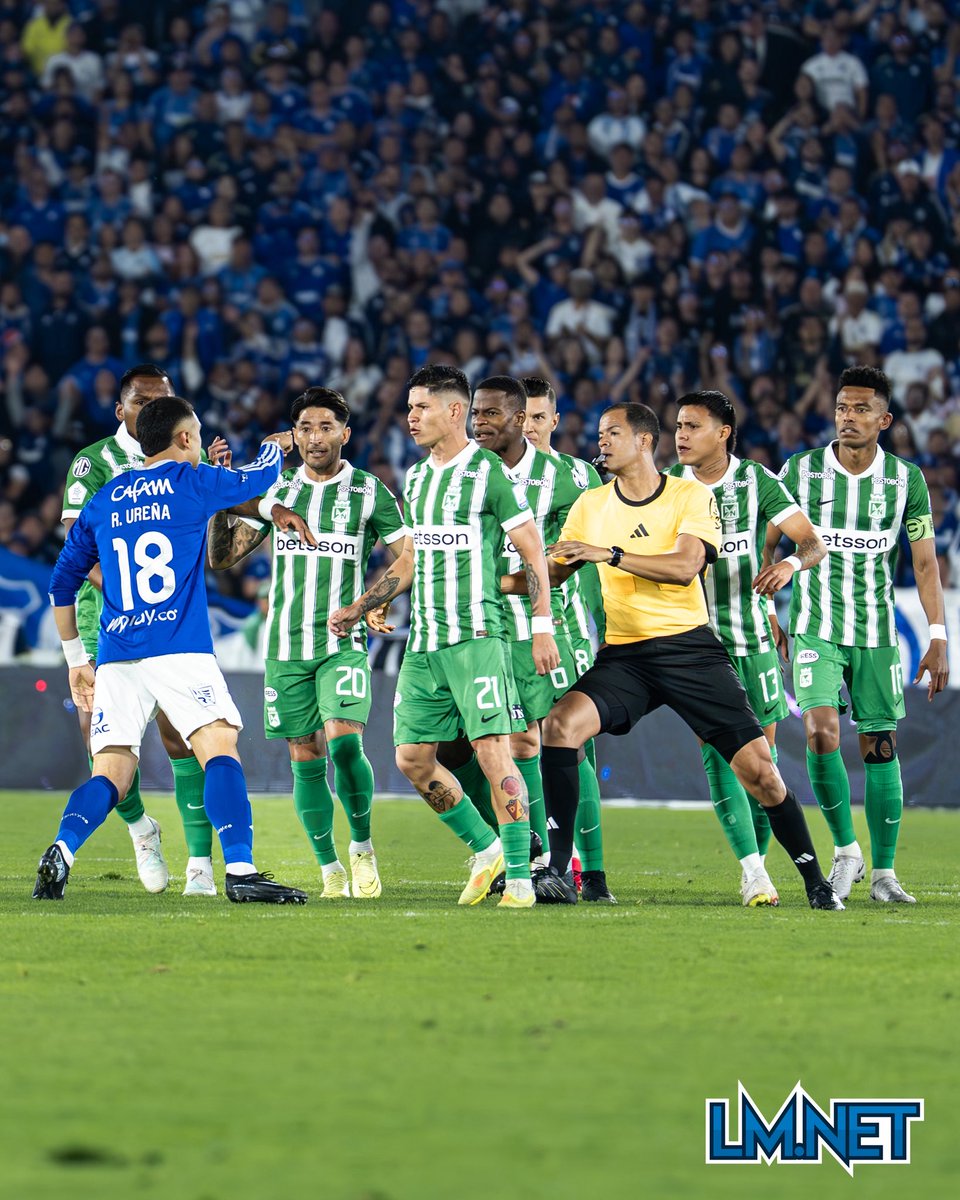 lemasaCDLM's tweet photo. A mí lo que más me conmueve de  este Millonarios es que en la cancha nos representa como hinchas.  

👊🏾🔥💙👊🏾 https://t.co/A25trRbVcK