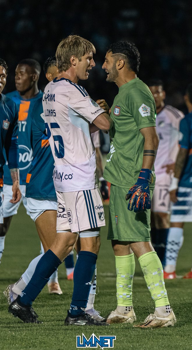 lemasaCDLM's tweet photo. A mí lo que más me conmueve de  este Millonarios es que en la cancha nos representa como hinchas.  

👊🏾🔥💙👊🏾 https://t.co/A25trRbVcK