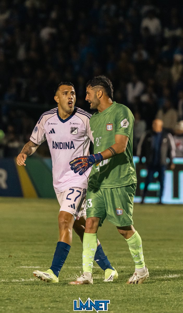 lemasaCDLM's tweet photo. A mí lo que más me conmueve de  este Millonarios es que en la cancha nos representa como hinchas.  

👊🏾🔥💙👊🏾 https://t.co/A25trRbVcK