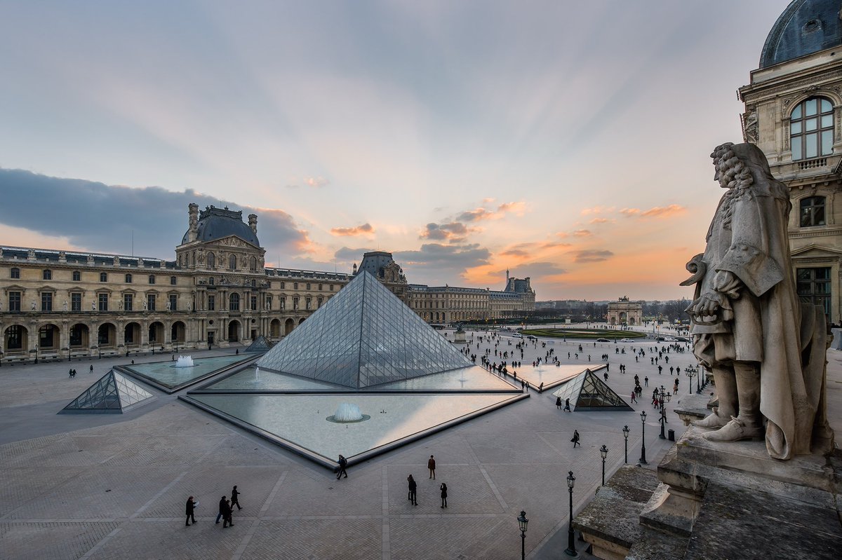 InfosFrancaises's tweet photo. ÉVASION : Un détenu de la prison de Nanterre (Hauts-de-Seine), qui s’était évadé à l’occasion d’une sortie culturelle au musée du Louvre, a été interpellé à son arrivée au Sénégal (AFP). https://t.co/QU1Klj9PC0