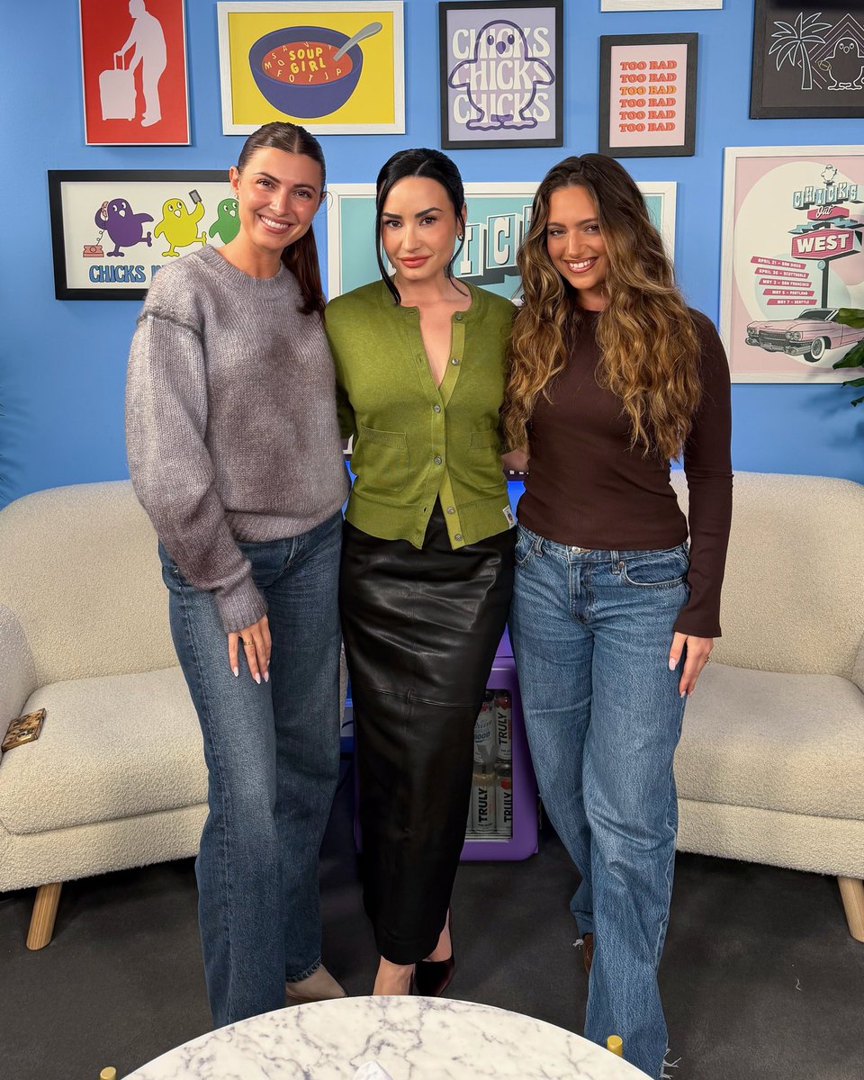 Chicks in the Office tweet media