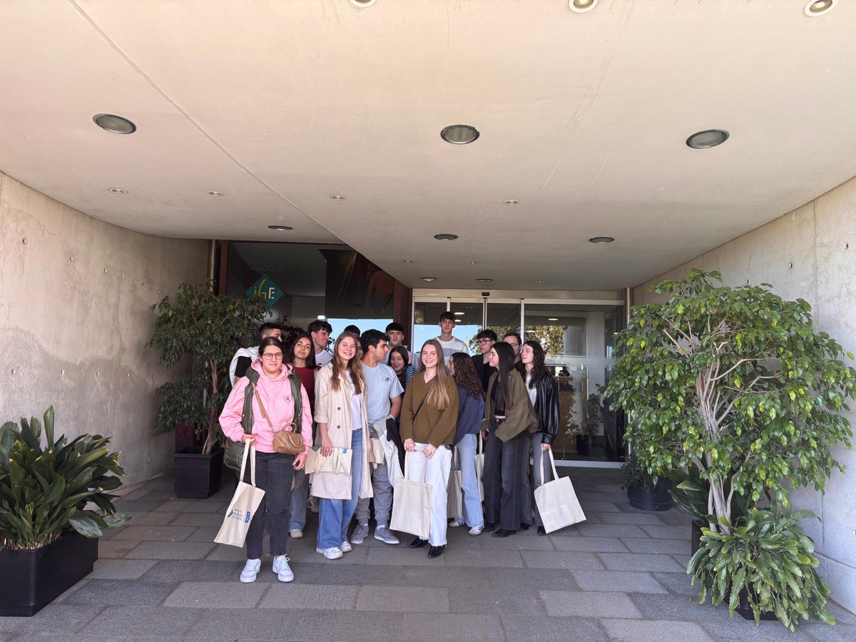 IGE_Estatistica's tweet photo. Os alumnos de 2º de Bacharelato do IES de #Ordes visitaron o @IGE_Estatistica para coñecer o noso traballo. Moitas grazas pola visita!! #Galicia #educación
https://t.co/sNt6VNqnbd https://t.co/GH6j287y3c