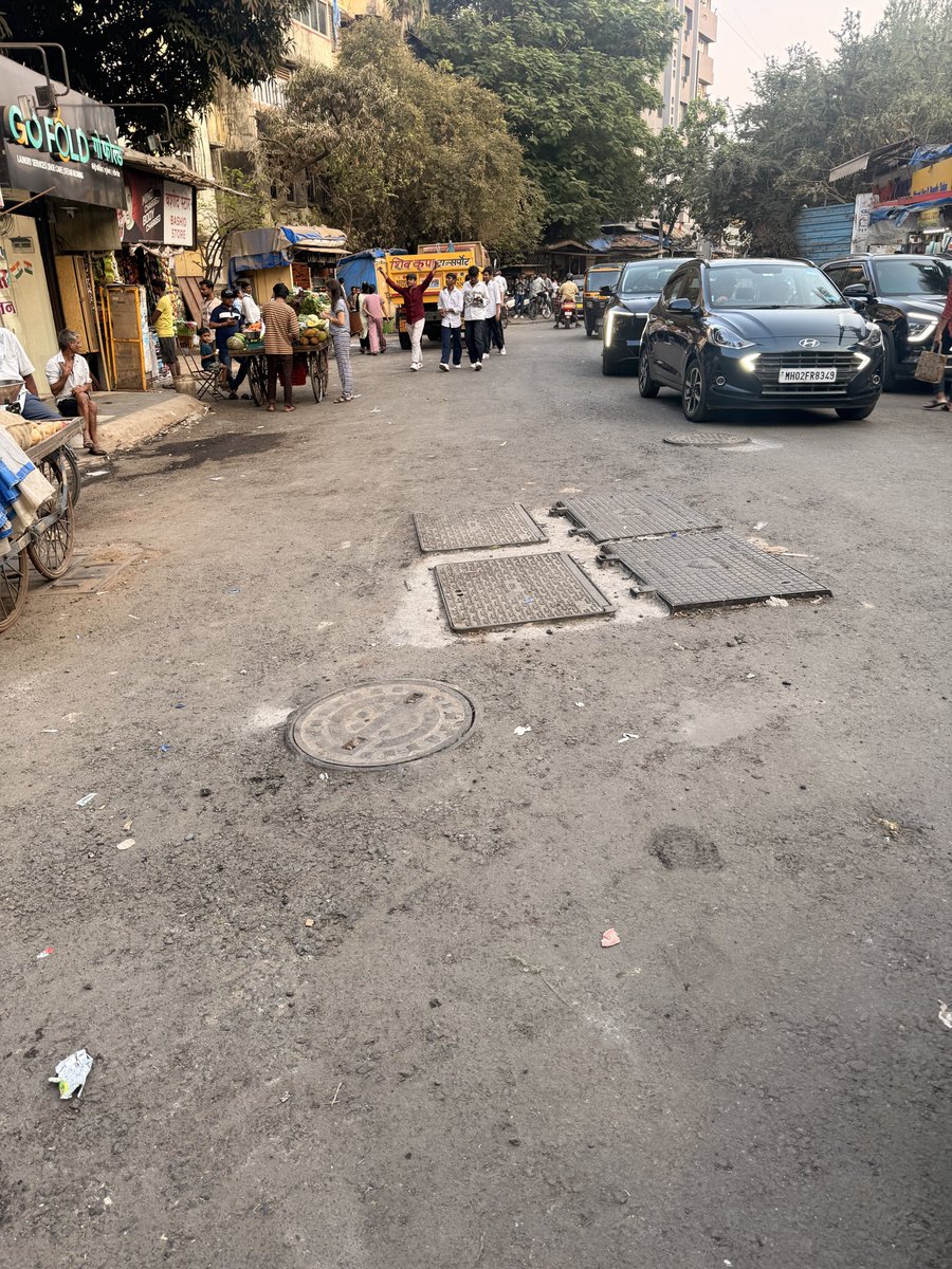 dhritea's tweet photo. @mybmc @MumbaiPolice @MORTHIndia @CMOMaharashtra This is the condition of Juhu Road – Mukteshwar Devalaya Rd / G P Chaudhary Lane after repeated digging.

This road was just reopened after construction and this is the quality?

@mybmc @MumbaiPolice @mybmcWardK @CMOMaharashtra @OfficeofUT https://t.co/v0Lf4D2VaI
