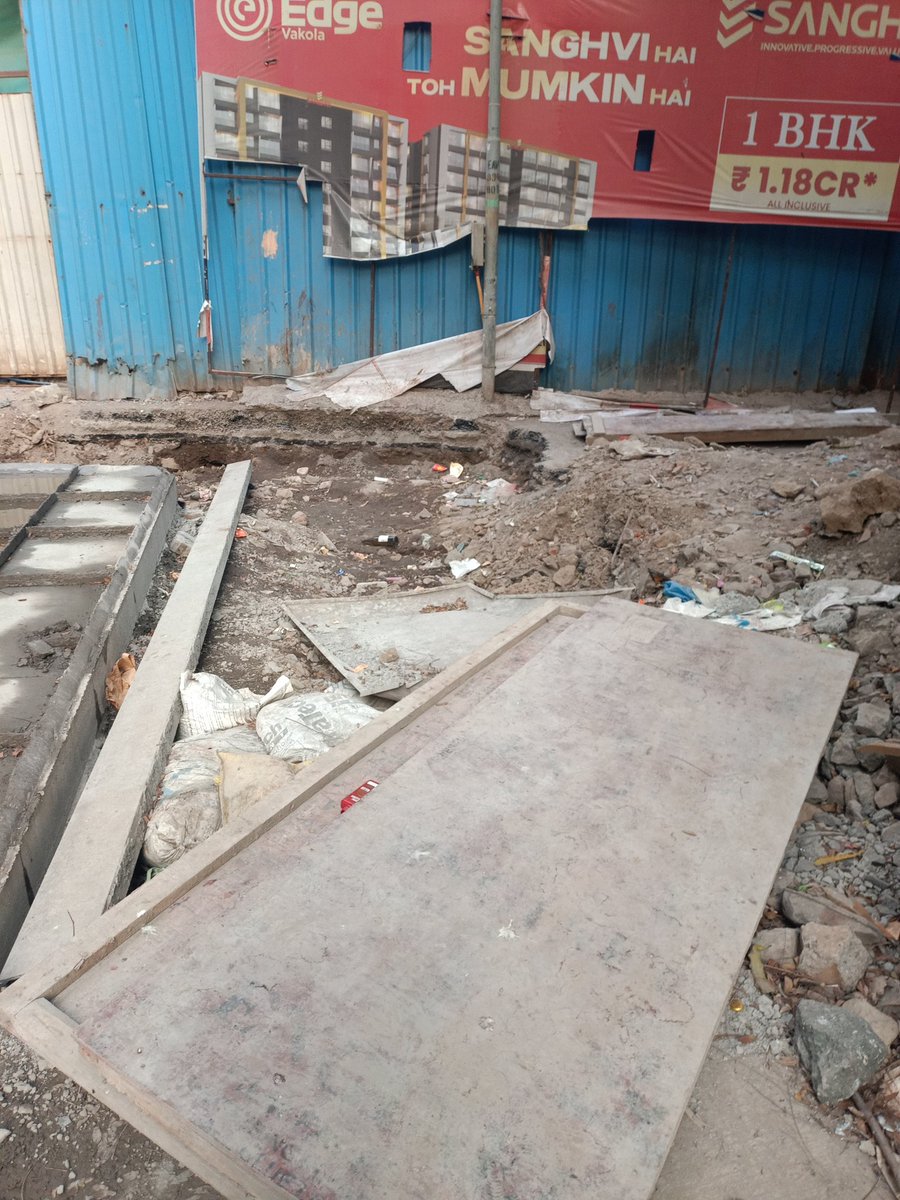 Amitshah301198's tweet photo. चक्कीखान, KG मार्ग, सांताक्रूज (पूर्व) येथे @mybmc @mybmcWardHE रस्त्याचे काम सुरू असून ठिकाणी सांडपाणी साचले आहे, मच्छरांची उत्पत्ती वाढत आहे. कोणतीही बॅरिकेडिंग नाही, रस्ता उघडा ठेवला आहे, नागरिकांच्या सुरक्षेला धोका निर्माण झाला आहे. कृपया तात्काळ कारवाई करावी.
#BMC  #Safety https://t.co/pztxKwmgzJ