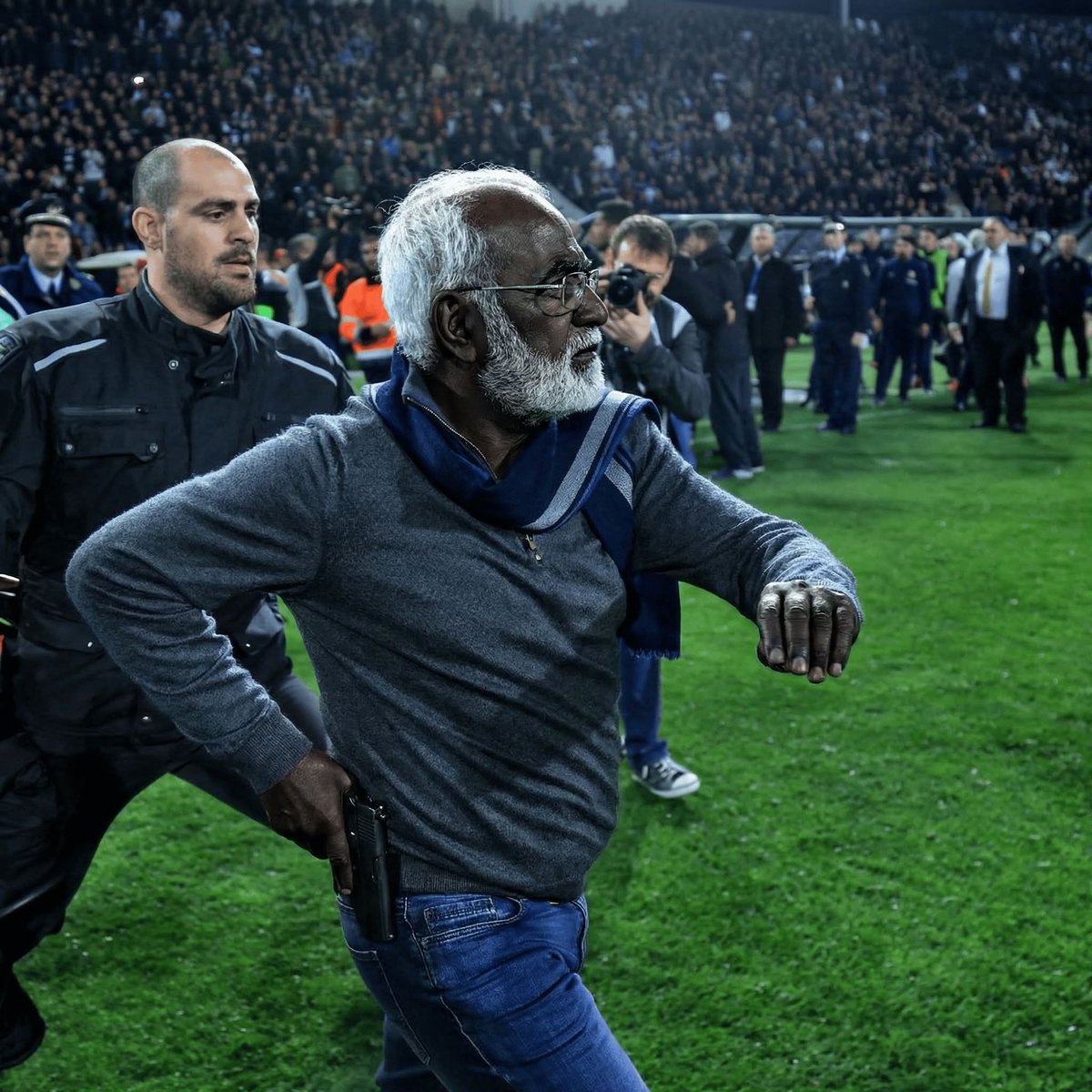 bandog_gr's tweet photo. Προεδρος Σενεγάλης!
#aekfc https://t.co/sFhUGcyow1