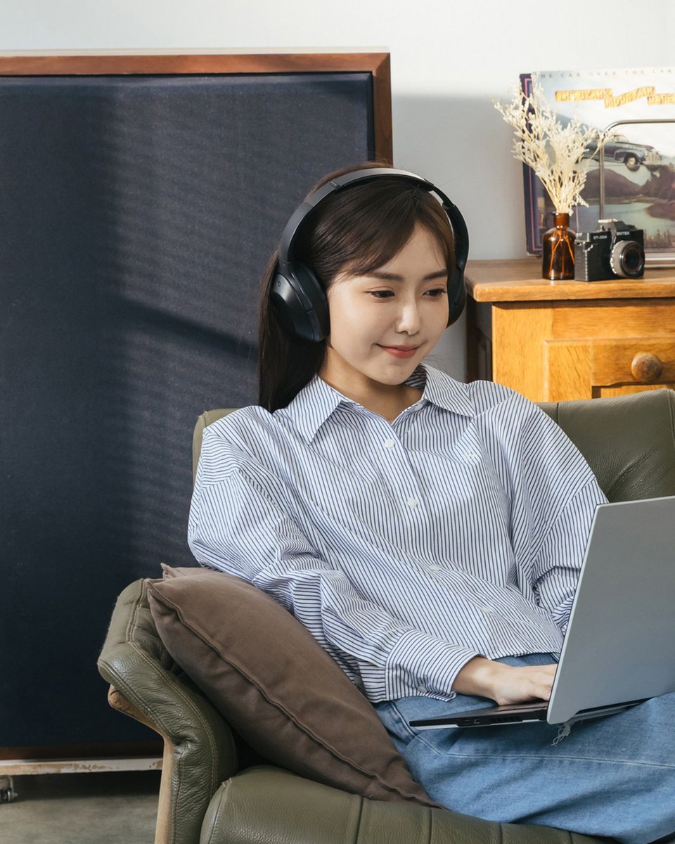 GIGABYTE_DE's tweet image. GIGABYTE AORUS AERO GiMATE AI TOP GAMING POWER 😎

GIGABYTE AERO X16 Notebook

Dank an 💘🛠📸🎥💻: @ aorus.nordic

#GIGABYTE #AORUS #pc #pcgaming #aripc #gaming #streamer