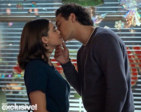 offcampusseries's tweet photo. NEW HANNAH WELLS AND GARRETT GRAHAM STILLS HAVE BEEN RELEASED BY TEEN VOGUE! https://t.co/xE1Fc83mSJ