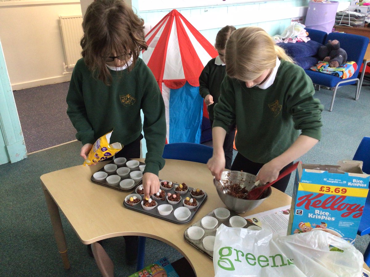 Crathie_School's tweet photo. Birthday celebrations for our Headteacher 🎂💕. Thank you to Greens of Braemar for providing the ingredients for our baking. https://t.co/13k6yw4kWU
