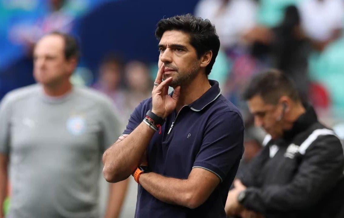verdizantesep's tweet photo. Após críticas por ter apenas um tipo de jogada, Abel Ferreira estuda contratação de mais um auxiliar para ajudar a equipe técnica ter ideias

Hoje, os 3 favoritos são:
🇫🇷 Chuton Prafren-té
🇮🇷 Iso Labolá
🇪🇸 Ligassion Dereta

O novo profissional deve ser anunciado nos próximos dias https://t.co/XBkAFrroJf