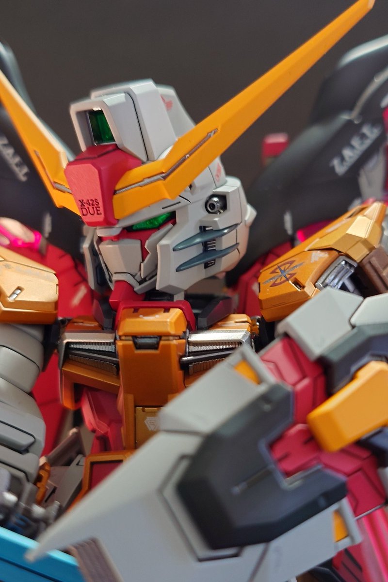 #突然カッコイイオレンジ色を無言で貼る