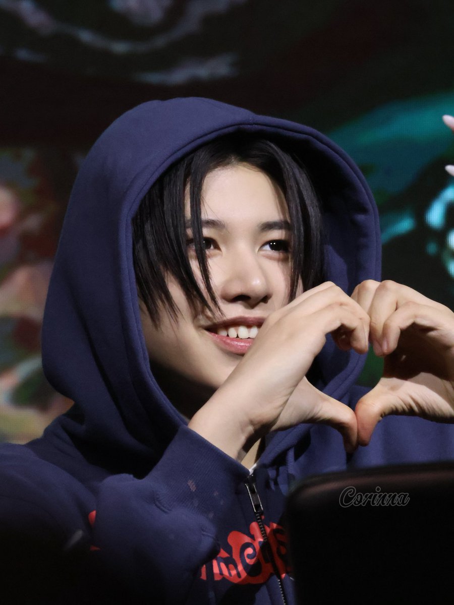 CorinnaXun's tweet photo. 20260315 QingDao

Sooooo cute

#루이 #LOUIS #롱샷 #LNGSHOT https://t.co/f8R42VyL11