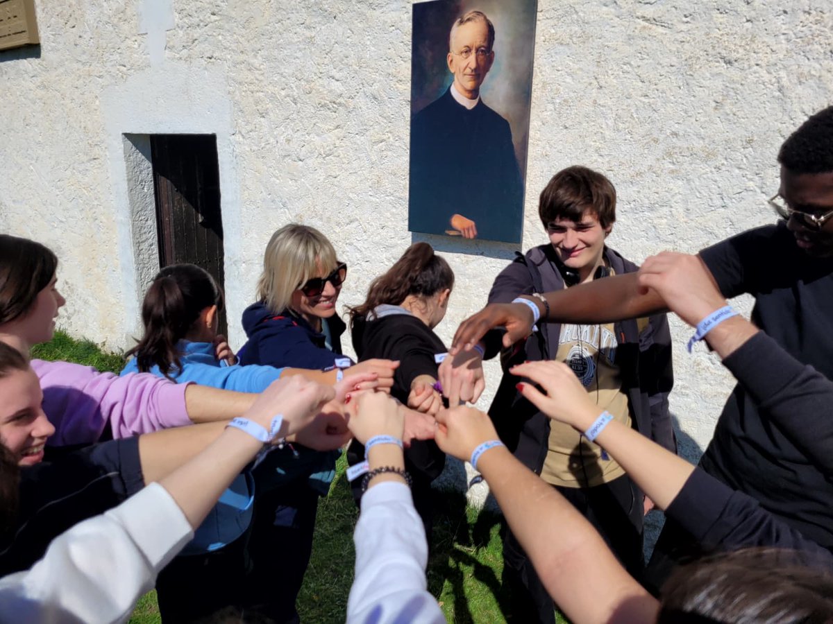 Colegio Reparadores Puente la Reina tweet media