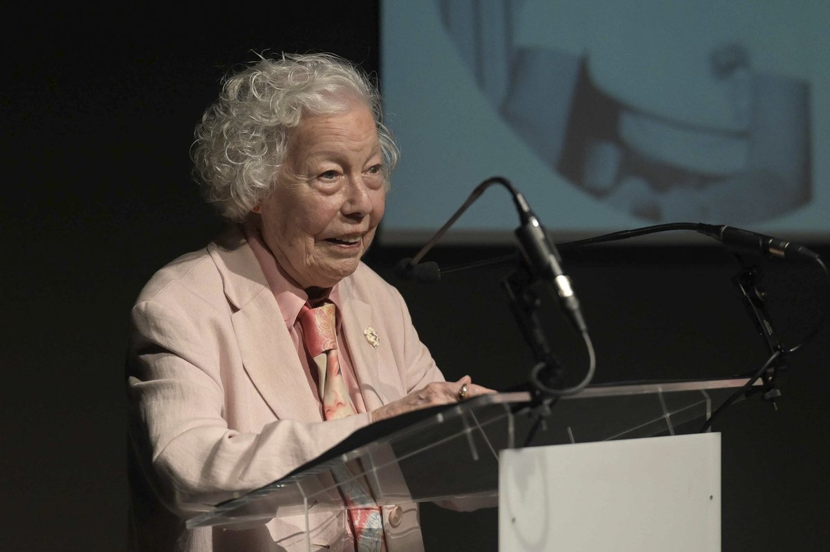 AcademiaGalega's tweet photo. A Real Academia Galega celebra a voz imprescindible de María Xosé Queizán, a autora que converteu a palabra silenciada das mulleres nunha festa.
🎦📷✒️Vídeo, fotos e crónica do acto do #DíaDaPoesía dedicado á escritora 👇
https://t.co/xUrmNuQGyk https://t.co/lIryVZtes4
