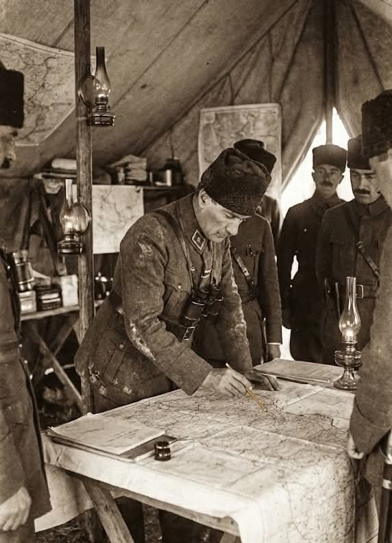 "Hattı müdafaa yoktur, sathı müdafaa vardır.O saht bütün vatandır" 🇹🇷
Mustafa Kemal ATATÜRK ♥️