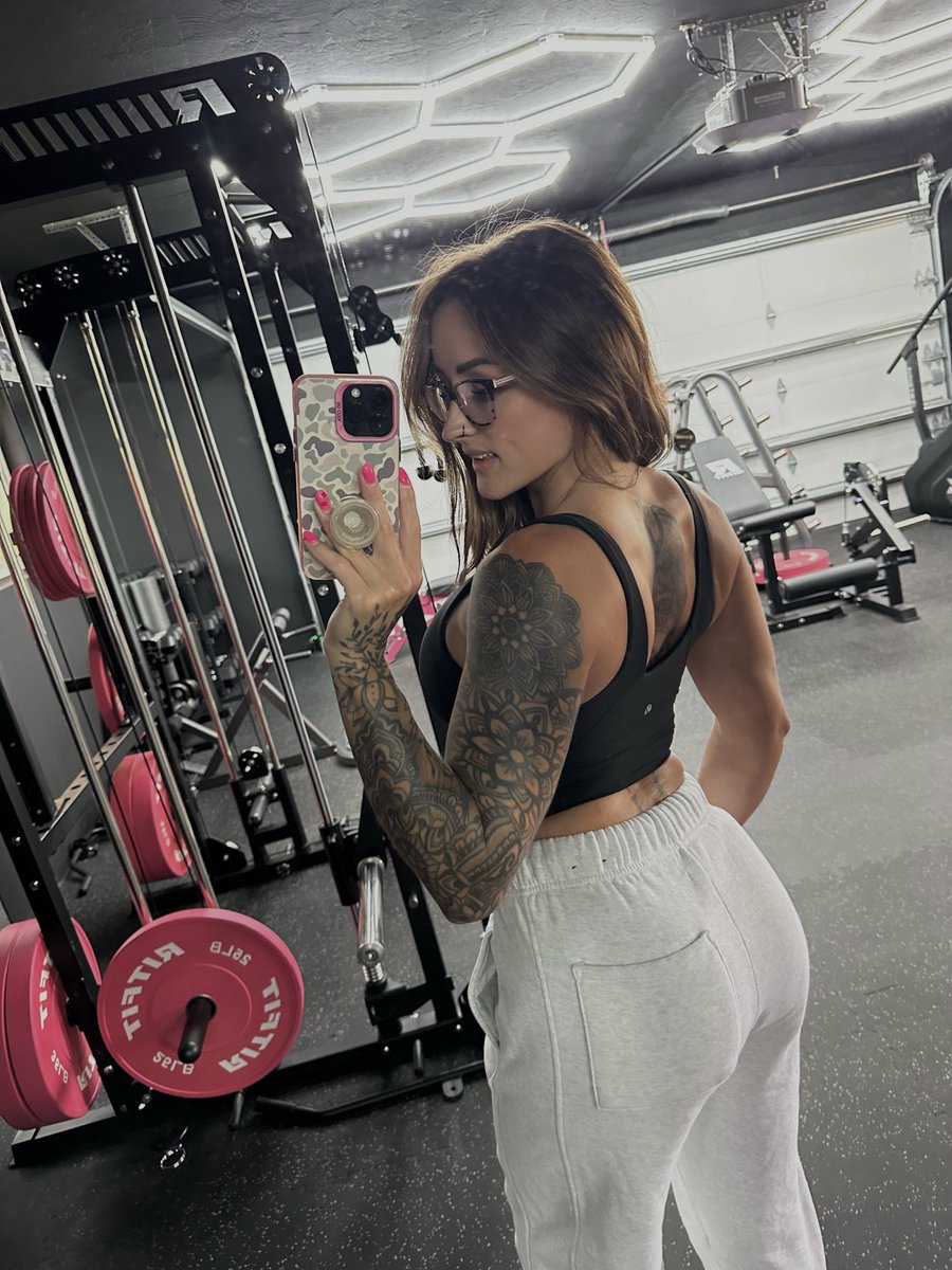 Britt 🌺 tweet media