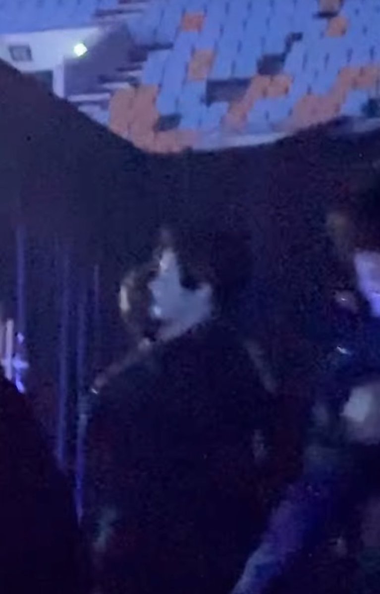 にょん tweet media