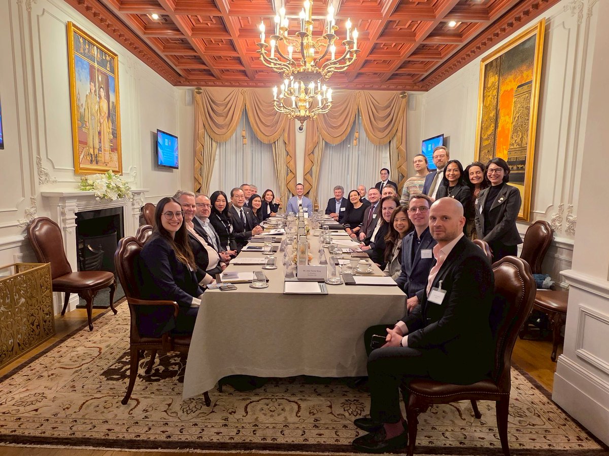 digistain's tweet photo. Digistain was pleased to be represented at the Thailand Board of Investment roundtable hosted at the Thai Embassy in London.

It's conversations like these play an important role in shaping partnerships, that can deliver our mission to improve patient outcomes across SEA. https://t.co/OWOC4lg1xo