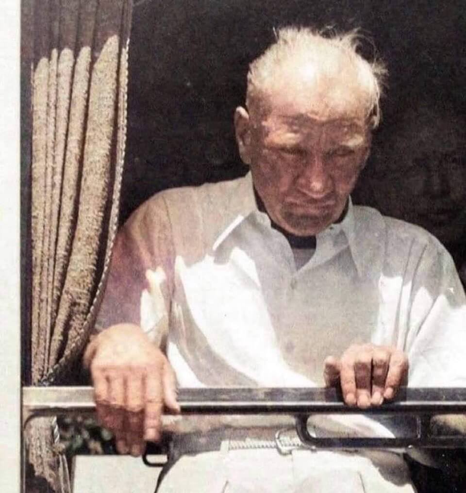 Bu fotoğrafı hiç aklınızdan çıkartmayın. 
Yaş 57; Türk milleti için feda edilmiş bir ömür…