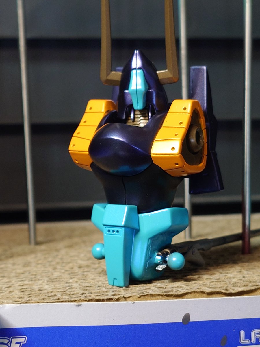 tzw3ayskz's tweet image. #プラモデル
#重戦機エルガイム
#HM
1/144 グルーン  3/17.18  マスキング剥がして胴体部分の様子見　頭部もドッキングしてみました　バックパックも塗り分け完了　腰アーマーも同系の色に変更してアクセントにします😊　パールイエローの存在感に満足しました😺