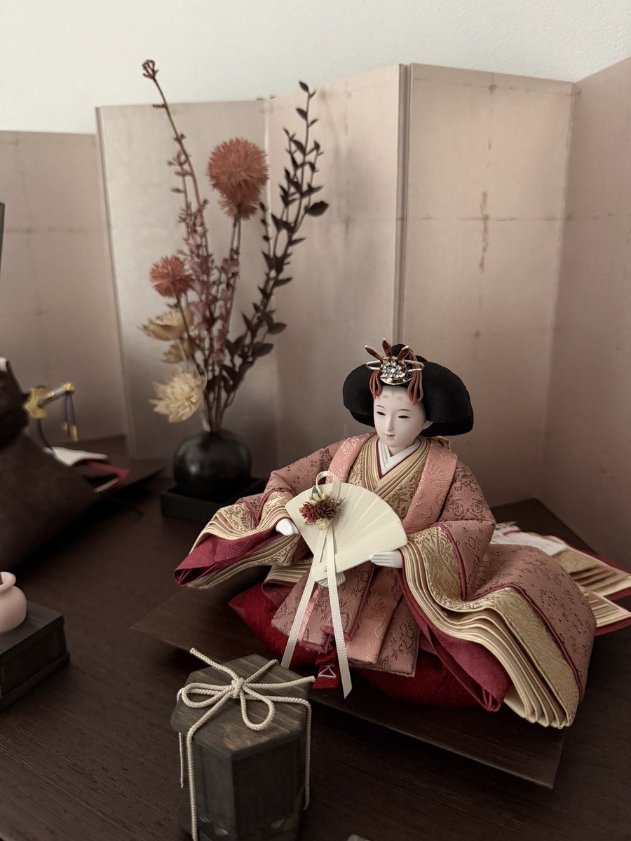 am__129y's tweet photo. 去年は迷いすぎて購入できなかったけど今年やっとお迎えできたお雛様🎎本当に可愛いかったなあ…
来年も楽しみ🌷🌸 https://t.co/dvQY2G6XOK
