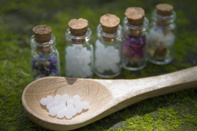 tendon77's tweet photo. 『Introducing Homeopathy』からのこの映像で、ホメオパシーによる素晴らしい治癒2症例が紹介されています。
 https://t.co/KBmLbI0Bhe
YouTube動画では、自動生成の字幕を付けることができます。
 画面下部の歯車マークをクリック、「字幕」「英語（自動生成）」をクリックすると、「自動翻訳」が出てきて、他の言語を選択できます。
 
 ドキュメンタリー映画『Introducing Homeopathy』のこのクリップ映像で、ゲオルゲ・ユルジュ博士が共有するのは：
 ・ホメオパシーで治癒した少女の霰粒腫（さんりゅうしゅ）
 ・深刻な膿痂疹（のうかしん）に苦しんでいた女性が完全な変容を経験した事例
 
 ユルジュ博士の数十年にわたる経験は、従来の医学とホメオパシーを橋渡しし、このアプローチが多様な症状の治癒をいかに支援できるかを示しています。
 
 さらに感動的な事例と洞察を得るには、こちらからレンタル・購入を
 https://t.co/aBCjtNOu6Z

視聴方法の詳細は、こちら
https://t.co/fmlsjAwMrL