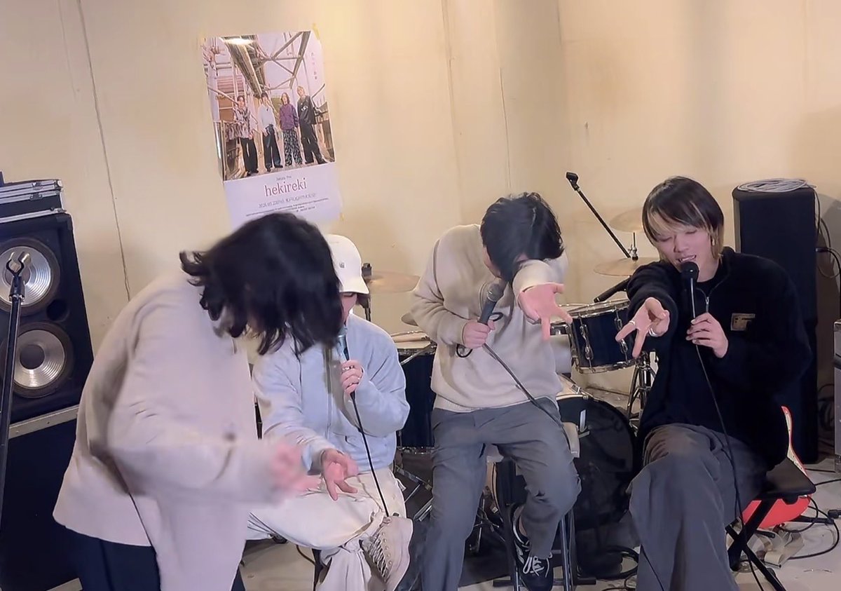 もんも tweet media