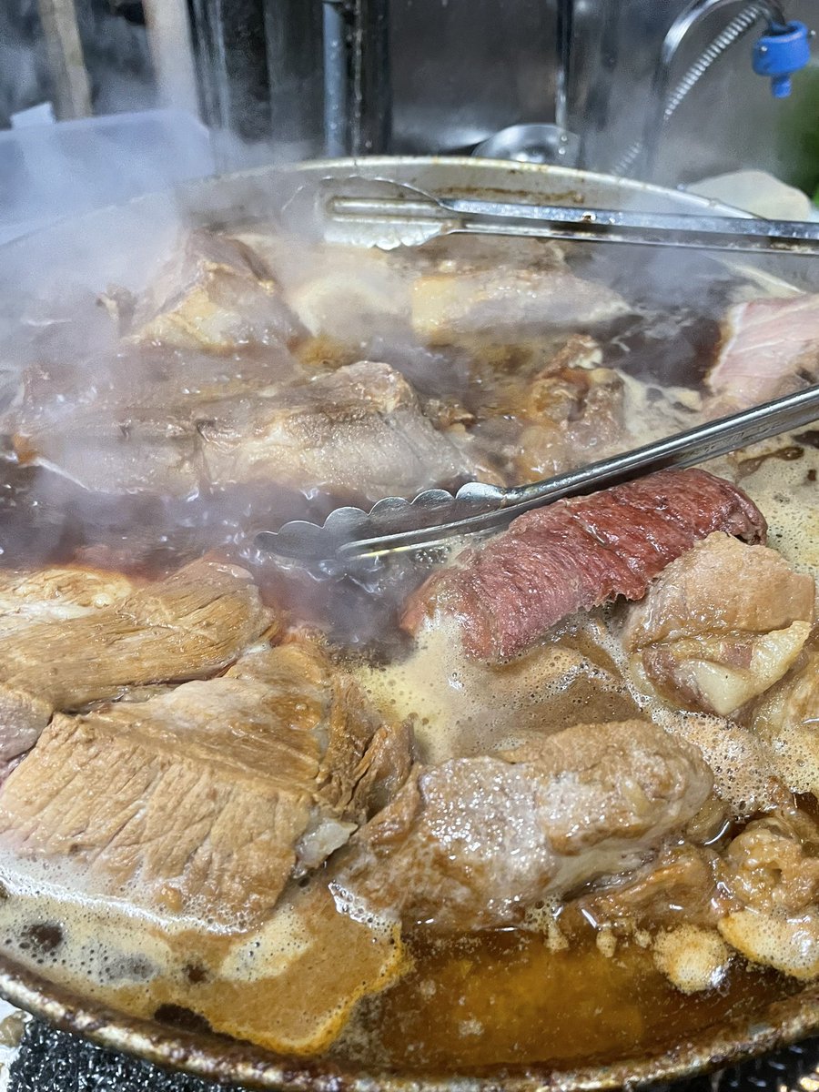 池袋ホワイト用のチャーシューの仕込みが全然終わらない
帰れない
つらい
つらみ
つらたん