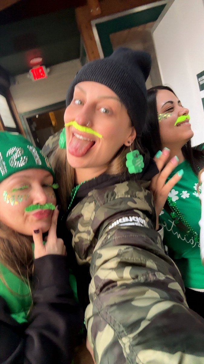 dudeitsice's tweet photo. Saw old friends and made mad new ones last night at the @oldshill - I LOVE YOU, #DETROIT! ๐ฅน๐๐ซถ๐ผโจ #stpattys #stpatricksday #homesweethome #thisbuiltme @alt987detroit https://t.co/OOVWphhcY5