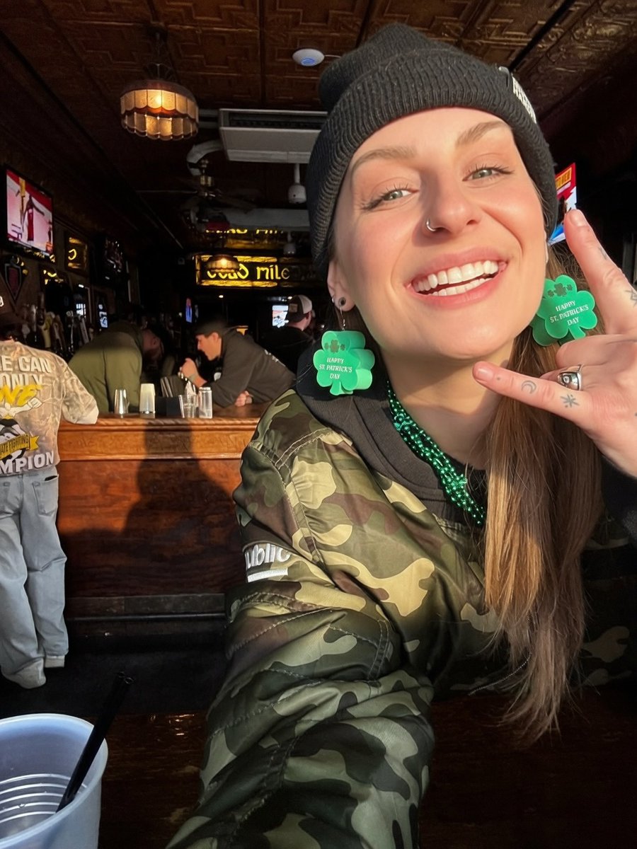 dudeitsice's tweet photo. Saw old friends and made mad new ones last night at the @oldshill - I LOVE YOU, #DETROIT! ๐ฅน๐๐ซถ๐ผโจ #stpattys #stpatricksday #homesweethome #thisbuiltme @alt987detroit https://t.co/OOVWphhcY5
