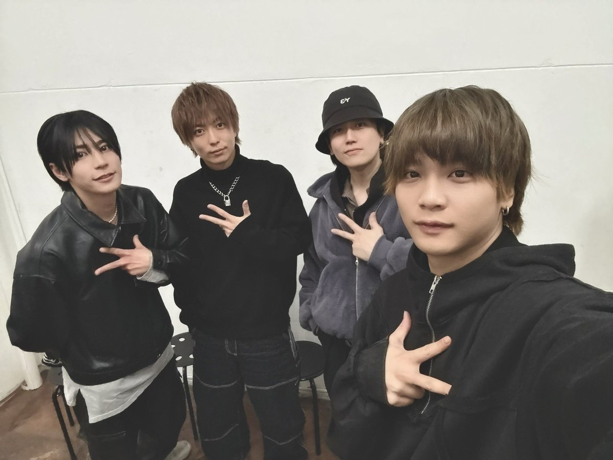 Mickyren123's tweet photo. アメツチ舞台
「帝都残響 天鈿女は微笑まない」

本日とある座談会でした
皆様の手元に届くことを願っています

お楽しみに☺︎

#帝都残響 https://t.co/274zLVOGMV
