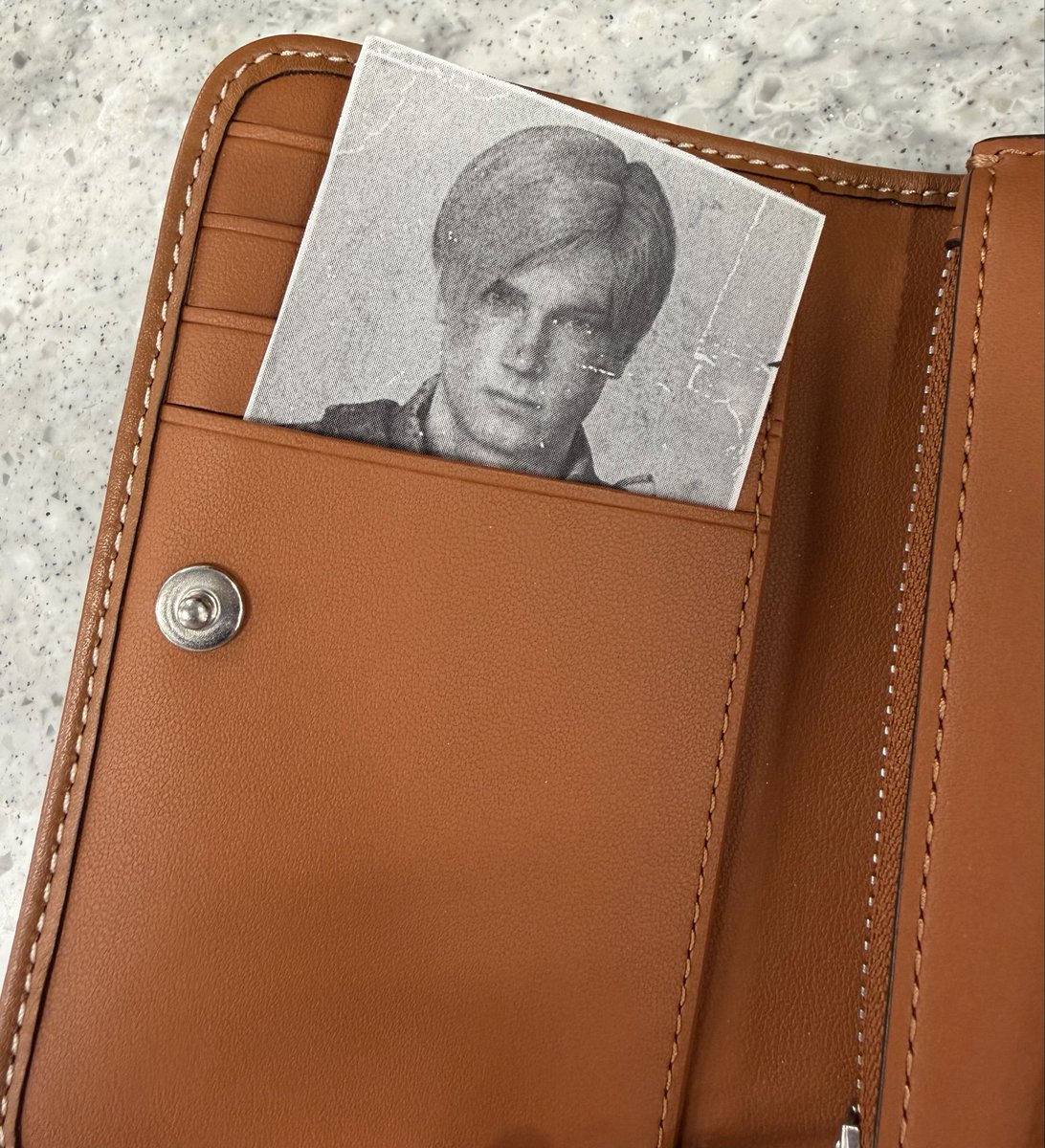 rezileon's tweet photo. i keep him tucked in my wallet https://t.co/0w4vQPzriq