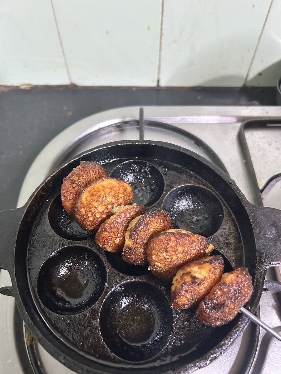 PantryCar's tweet image. First time “Sweet/Inippu Paniyaram” has come out well! 😌😊

#Foodie #HomeChef #Jaggery #SweetTooth #SouthIndianFood #EveningSnack