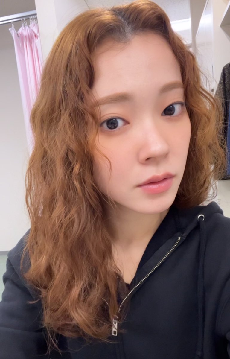 小向なる Official tweet media