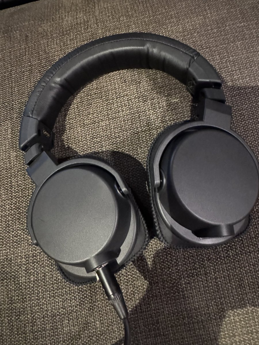 Bluethunder tweet media