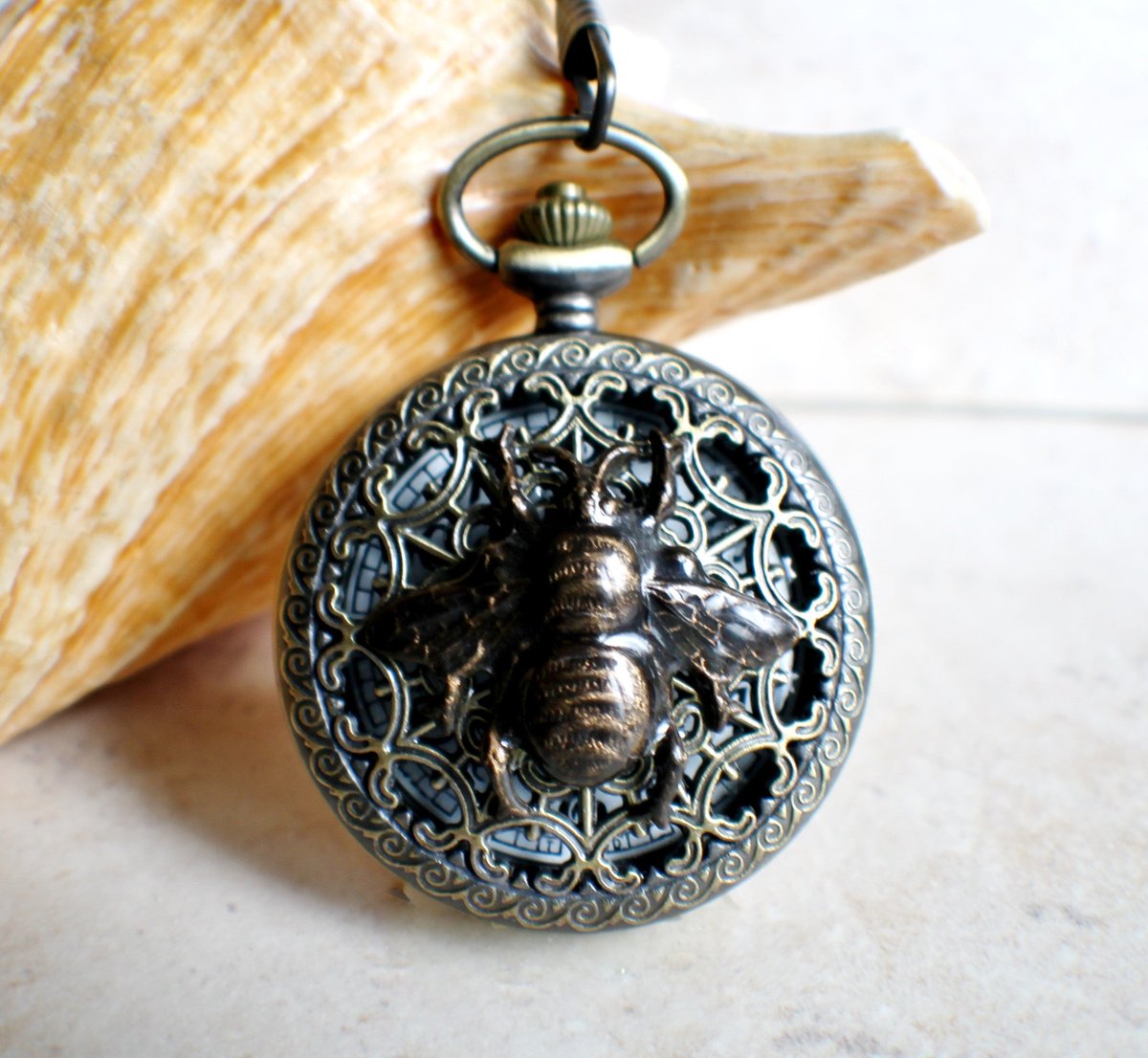 charsfavorite's tweet image. Timeless elegance awaits with our Bumble Bee Pocket Watch, adorned with stunning tiger eye beads. Elevate your style for just $55.00 today! #MensAccessories #LuxuryTimepieces

Shop Now charsfavoritethings.com/products/bumbl…