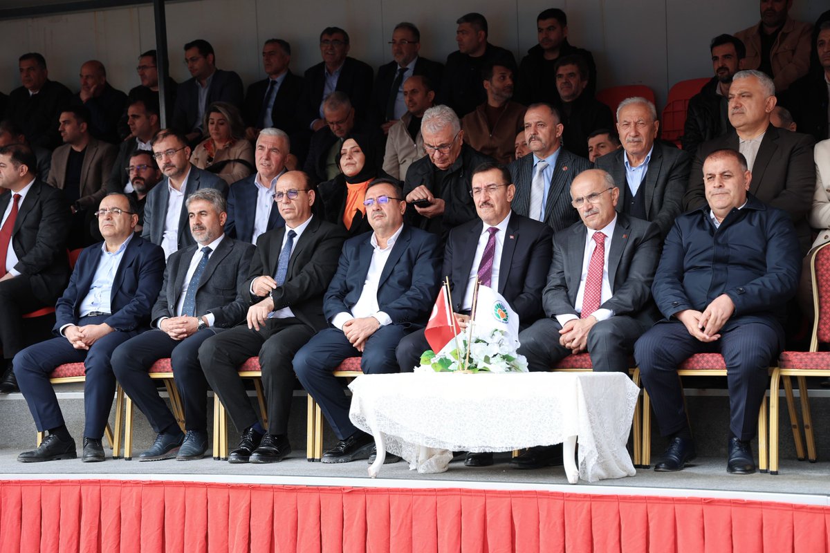 📍Turgut Özal Mahallesi

Turgut Özal Gençlik Merkezi’nin temel atma törenini gerçekleştirerek; gençlerimizin enerjilerini doğru alanlarda değerlendirebilecekleri, kendilerini geliştirebilecekleri ve güçlü bir gelecek inşa edebilecekleri bir yatırımı daha #Malatya’mıza