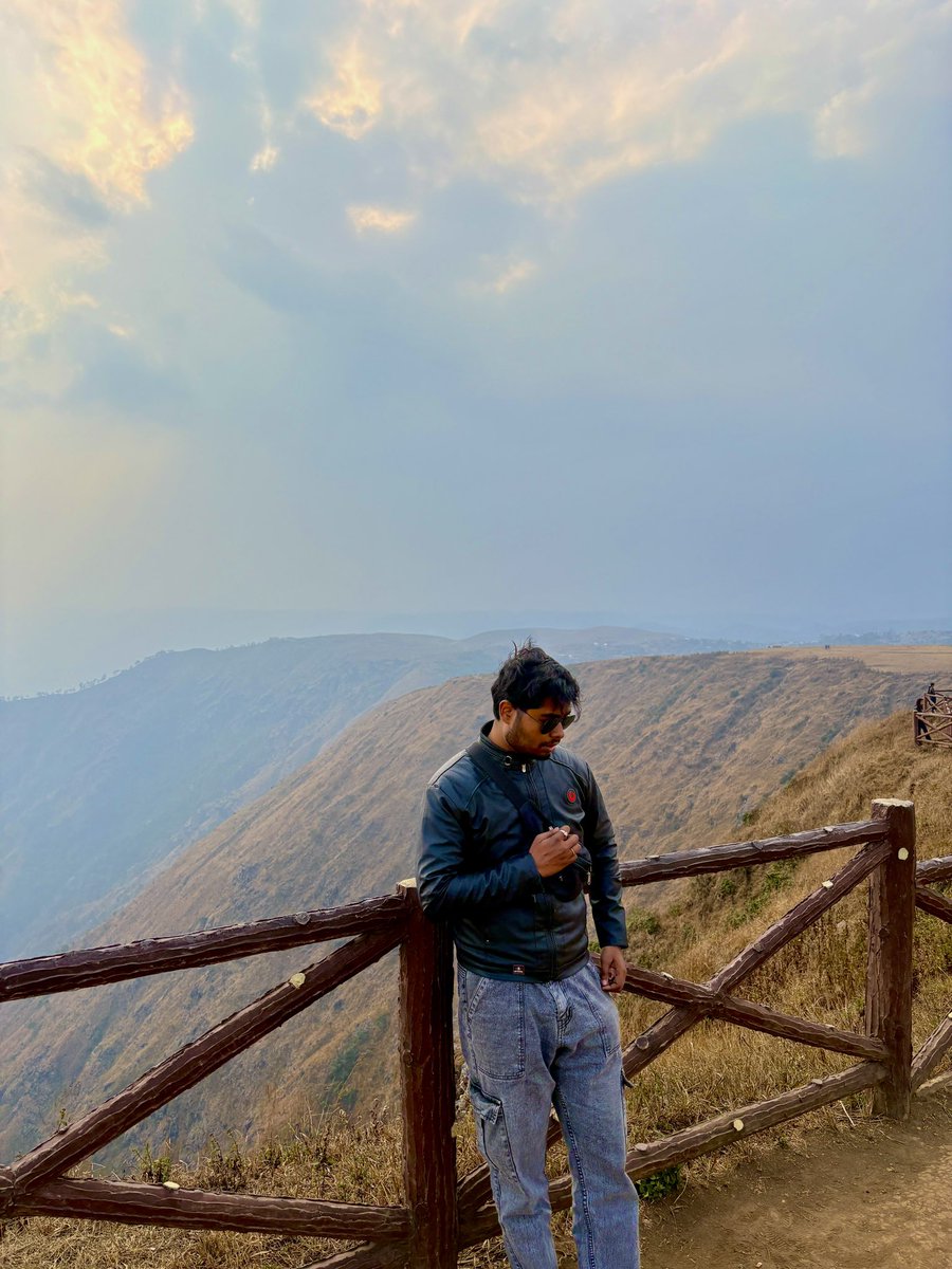 HD17___'s tweet photo. Meghalaya Diaries 🌤️ 

#meghalaya #travel #nongjrong #sunrise https://t.co/LO6H5MpEfy
