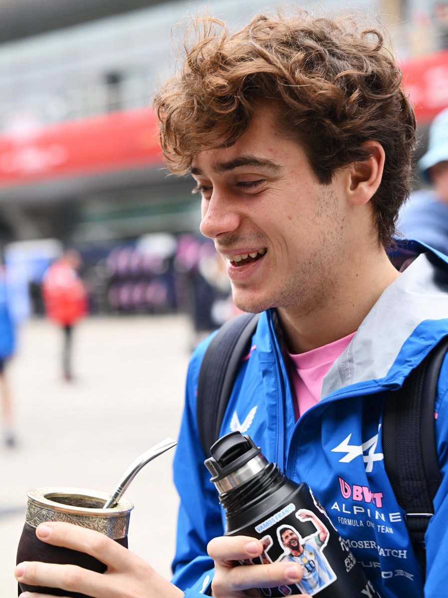 Uno de los que debe estar feliz con Franco Colapinto es Stefano Domenicalli ya que en Australia salvó una posible tragedia y en China generó un gran espectáculo.