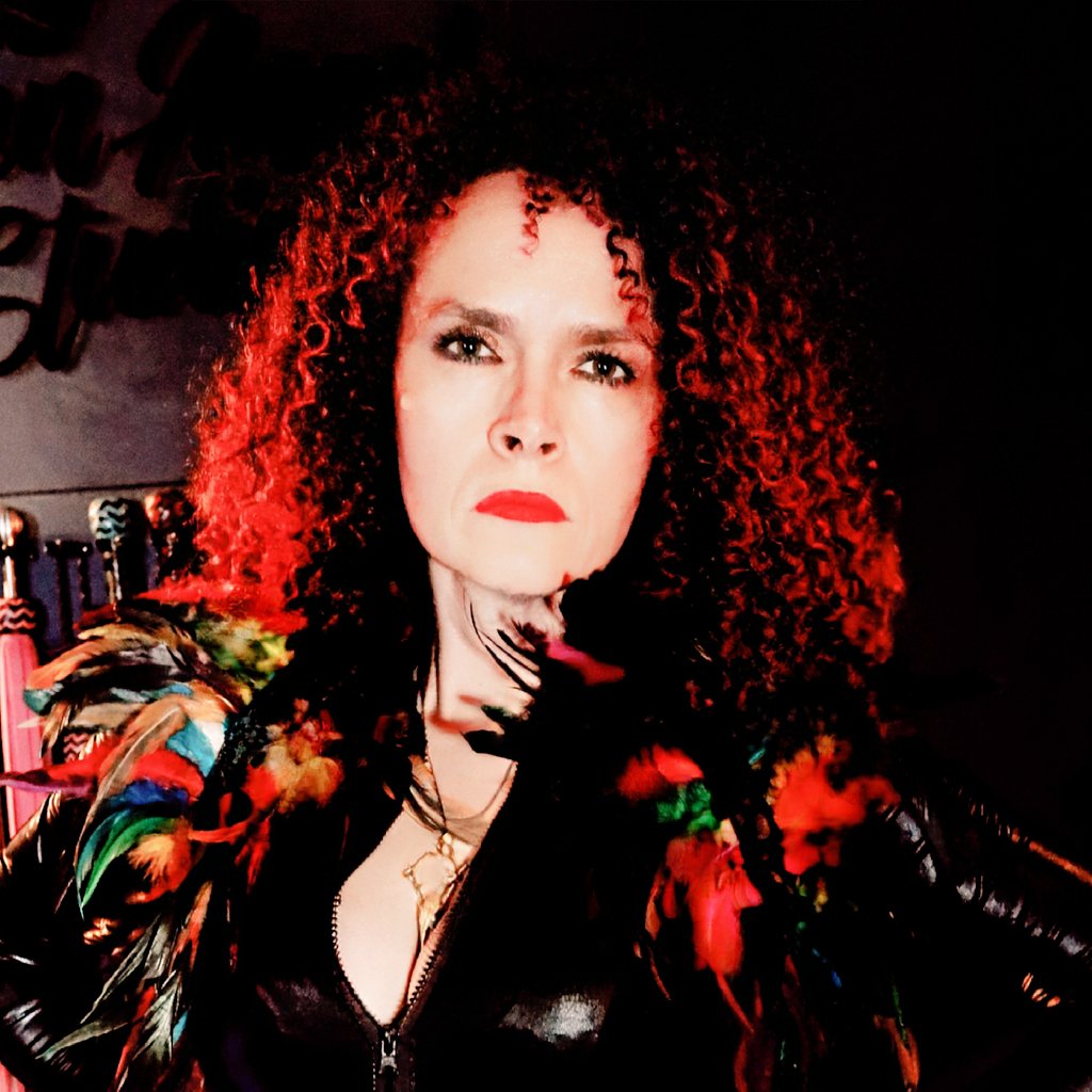 𝙼𝚒𝚜𝚝𝚛𝚎𝚜𝚜 𝚅𝚒𝚘𝚕𝚎𝚗𝚝 𝚂𝚒𝚛𝚎𝚗 tweet media