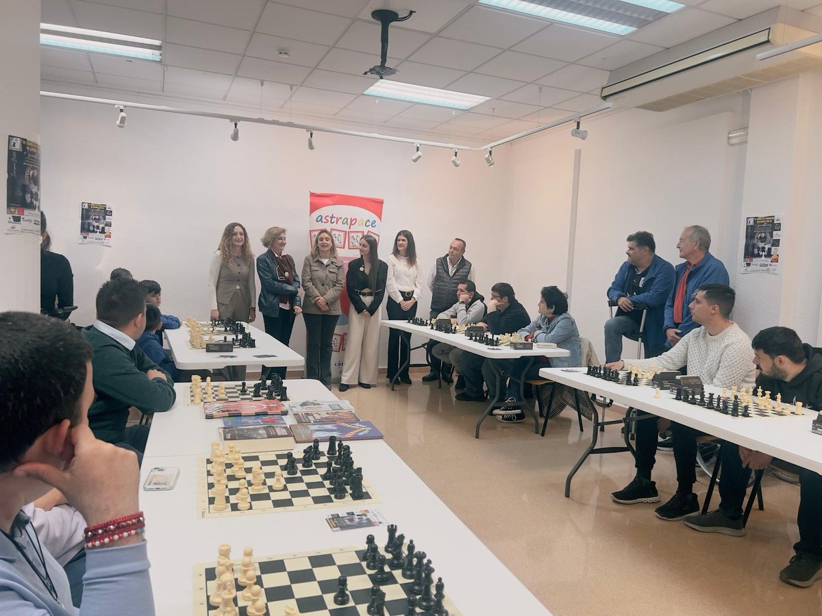 AytoMurcia's tweet photo. La concejal de Mujer, Políticas de Conciliación, Mayores y Discapacidad, Ascensión Carreño, ha asistido al campeonato de ajedrez organizado por ASTRAPACE.

Ha contado con la participación de la campeona regional de Ajedrez, Rebeca Jiménez. https://t.co/6pro02bZmk