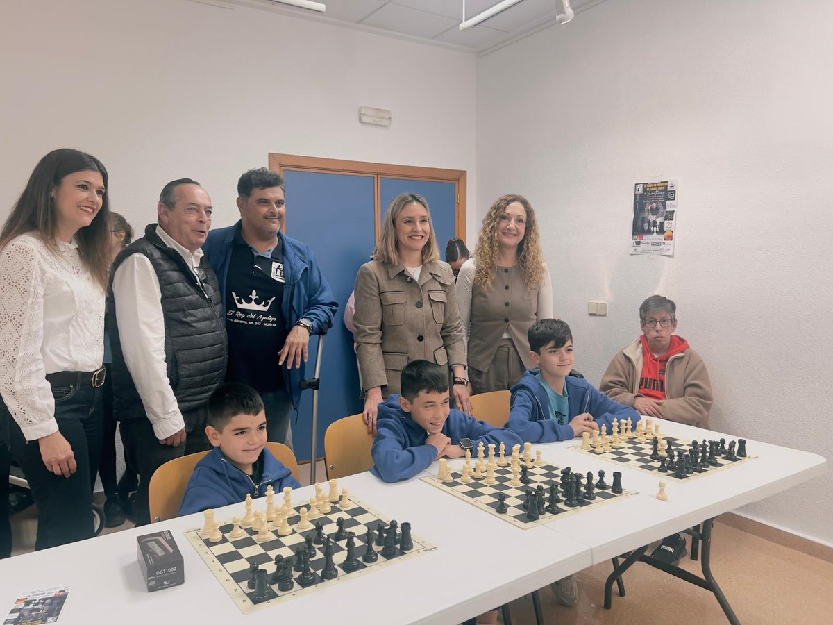 AytoMurcia's tweet photo. La concejal de Mujer, Políticas de Conciliación, Mayores y Discapacidad, Ascensión Carreño, ha asistido al campeonato de ajedrez organizado por ASTRAPACE.

Ha contado con la participación de la campeona regional de Ajedrez, Rebeca Jiménez. https://t.co/6pro02bZmk