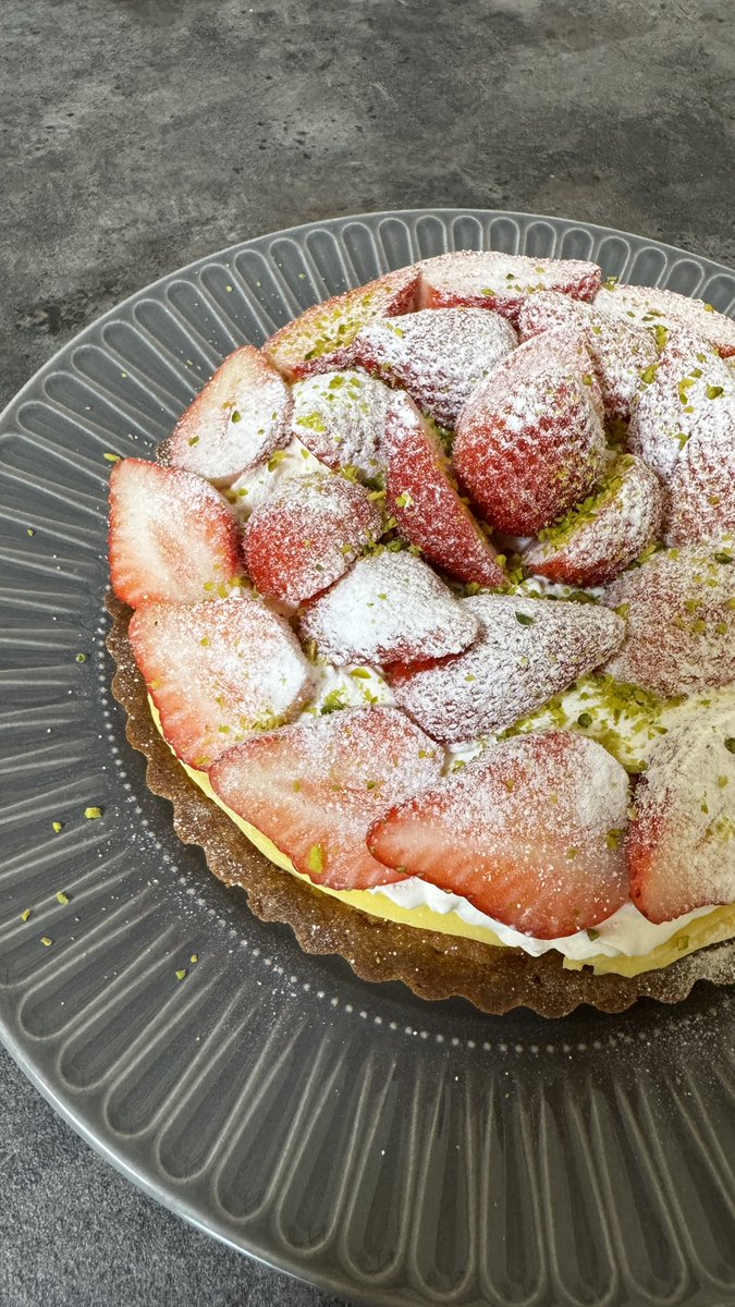 RS85RF_34's tweet photo. 嫁さんへのホワイトデーのお返しに
いちごカスタードタルト作った🍓

美味しすぎて自画自賛👏
お菓子作り趣味になりそう https://t.co/8EEDJFnKN3