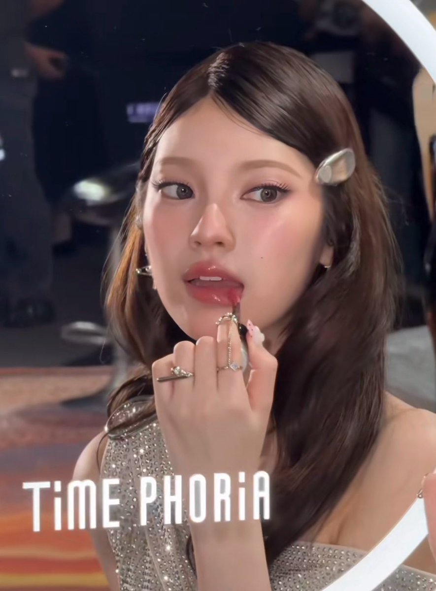 mmytype_'s tweet photo. ทาลิปกลอส time phoriaสีนี้ทับนะสวยมากกสีเดียวกับน้องพั้นรักแมว เข้าใจแล้วทำไมแมส สีสวยจริงงง โทนสีน้ำตาลอมแดงๆ autumn girl makeup https://t.co/DvZTJAZhnW