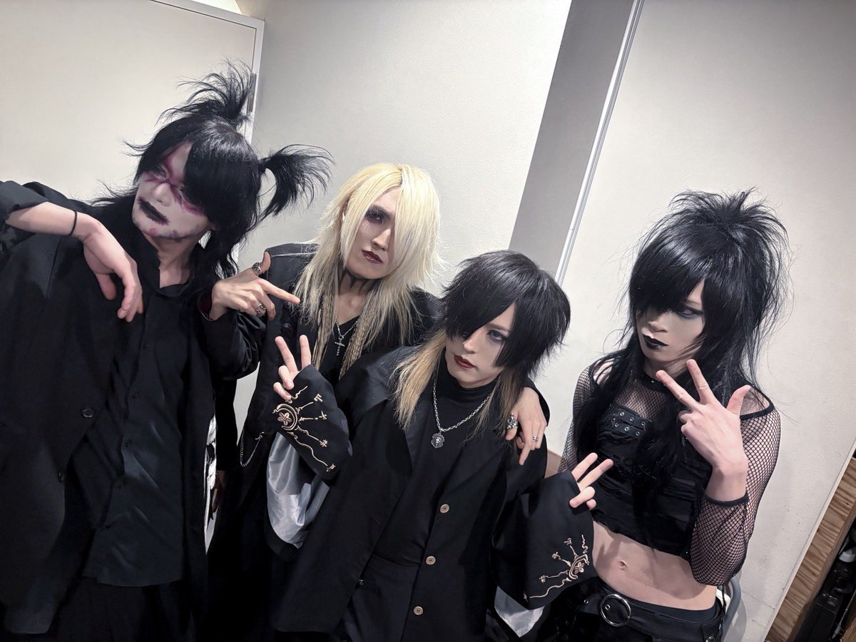 lessfear_info's tweet photo. 2026.3.18 心斎橋CLAPPER
LESSFEAR -SETLIST-
1.SHROUD
https://t.co/9pRp5Xj5QQ
2.Adage
https://t.co/g8gZOq2iL1
3.RAGE
https://t.co/Tx3apk0v97
4.ONYX
https://t.co/RyLzeLOKxw
5.Bug
https://t.co/wFLIlOnTe6
ご来場いただきありがとうございました🐍
#lessfear https://t.co/4bGeESDAf7