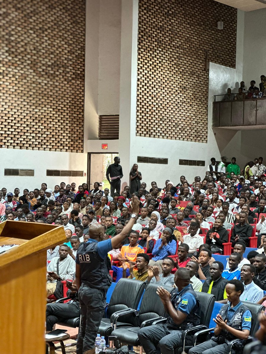 UR- RADIO SALUS tweet media